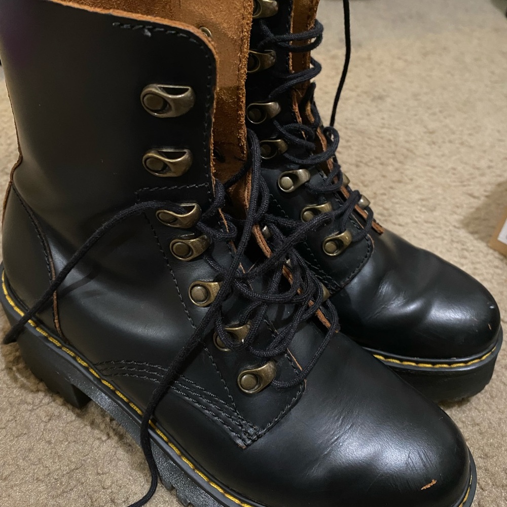 dr.martens leona heeled boot